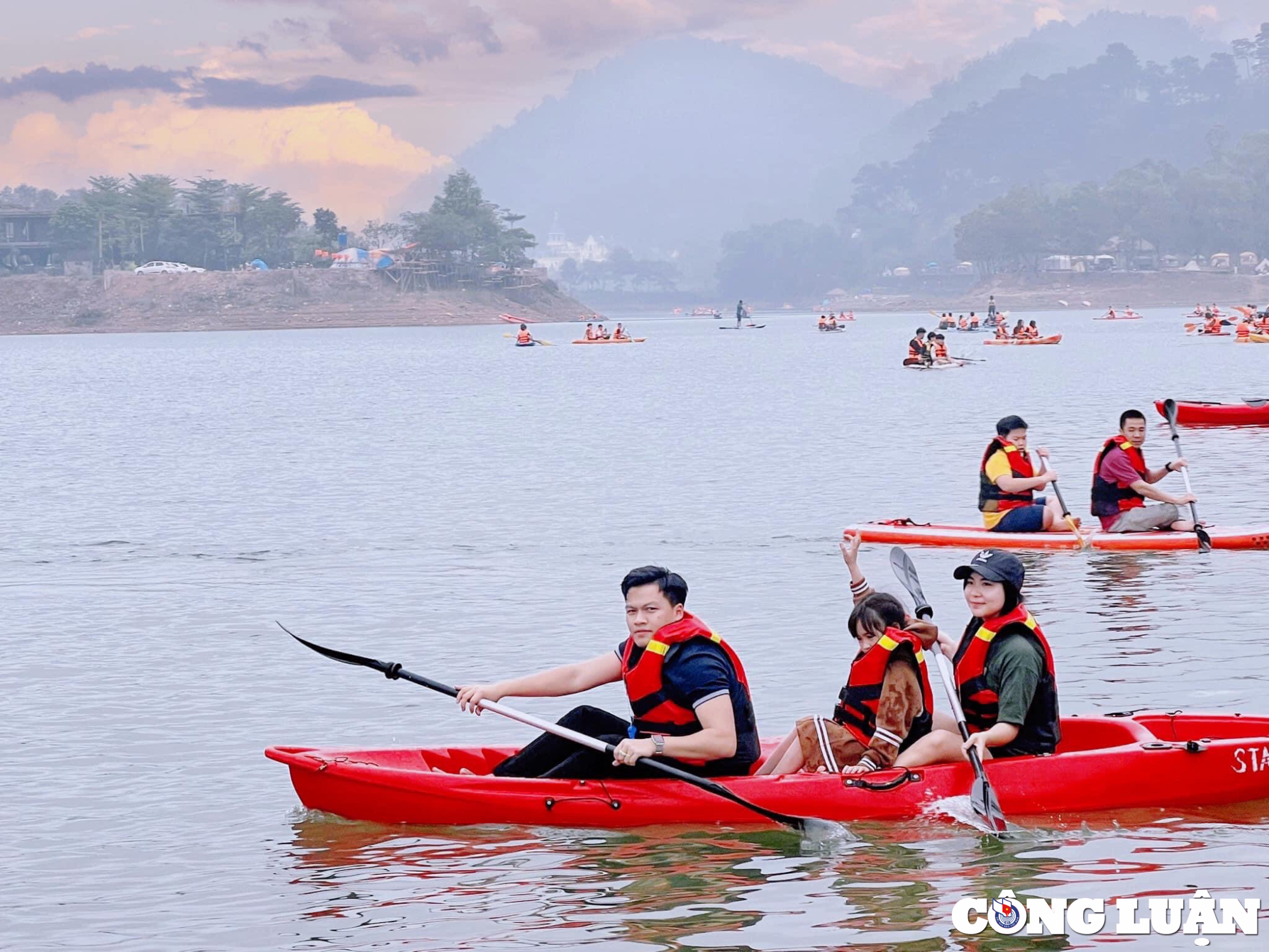 xu huong di du lich ne ngay le co hoi di may bay gia re beo hinh 2