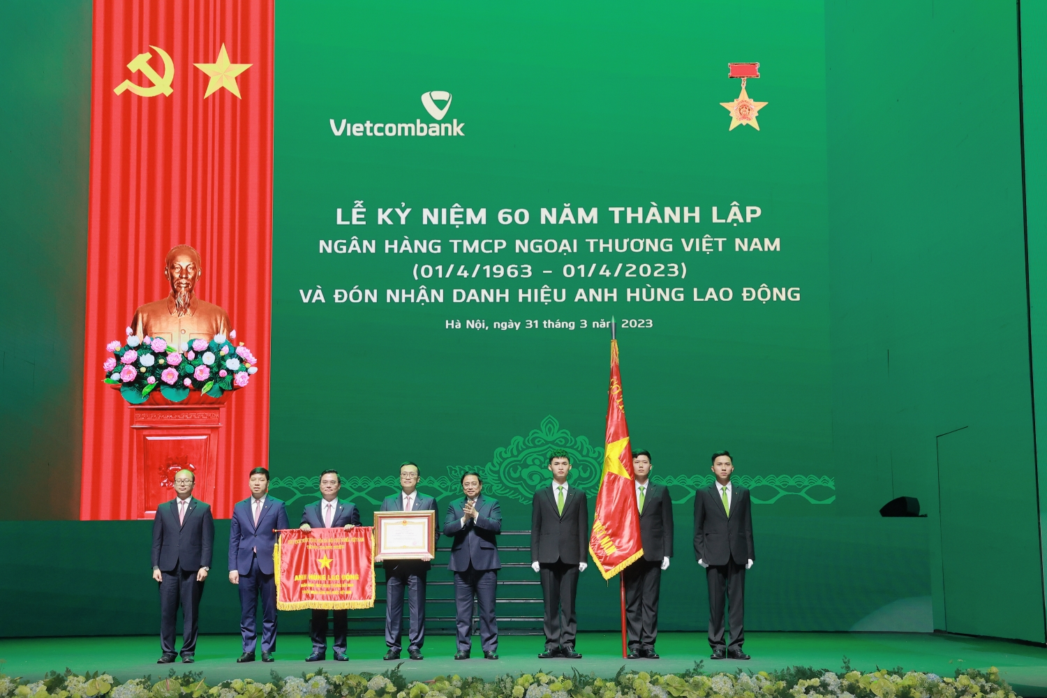 le ky niem 60 nam thanh lap vietcombank va don nhan danh hieu anh hung lao dong thanh cong tot dep hinh 1