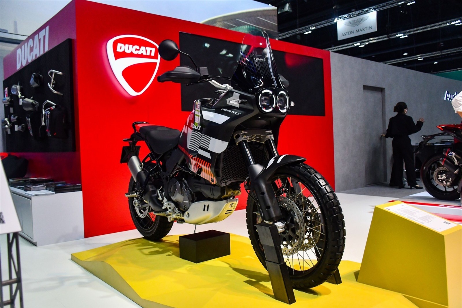 ducati desertx 2023 trinh lang phien ban mau dac biet mang ten rr22 hinh 2