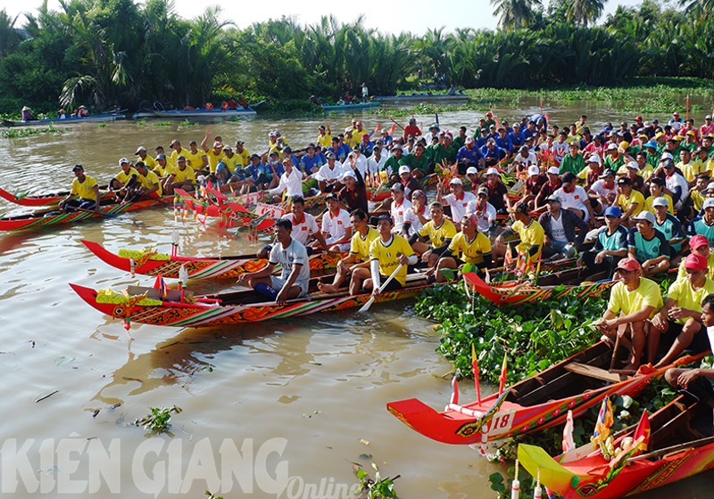 dong bao khmer kien giang soi noi dua ghe ngo mung tet chol chnam thmay hinh 2