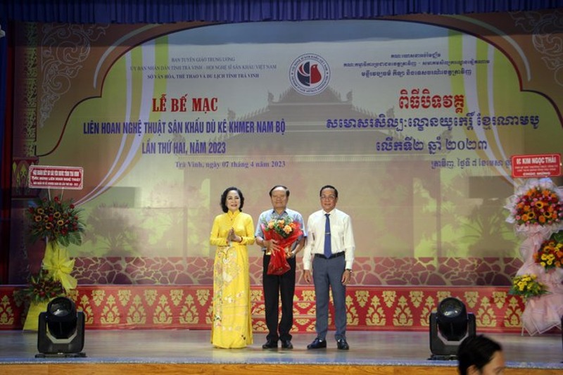 be mac lien hoan san khau du ke khmer nam bo lan thu ii hinh 1