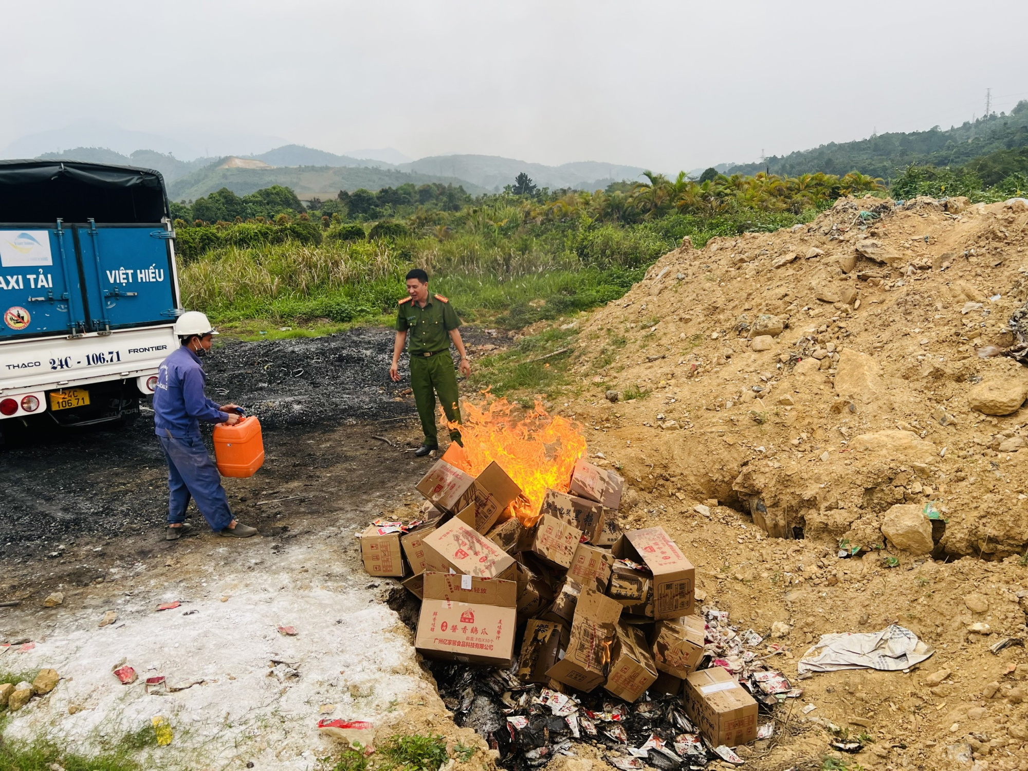 lao cai tieu huy gan 400kg vien tra duong den khong co xuat xu hinh 1