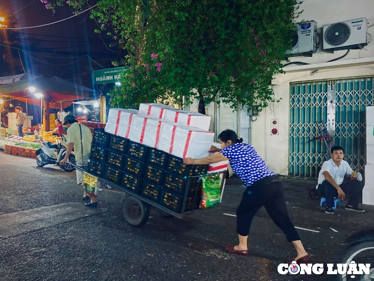 cho dem long bien nhoc nhan nhung nu cuu van ganh tren vai tuong lai ca gia dinh hinh 2