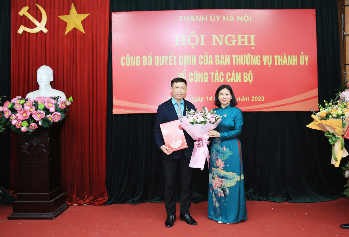 thuong truc thanh uy ha noi trao quyet dinh ve cong tac can bo tai bao hanoimoi va bao kinh te do thi hinh 2