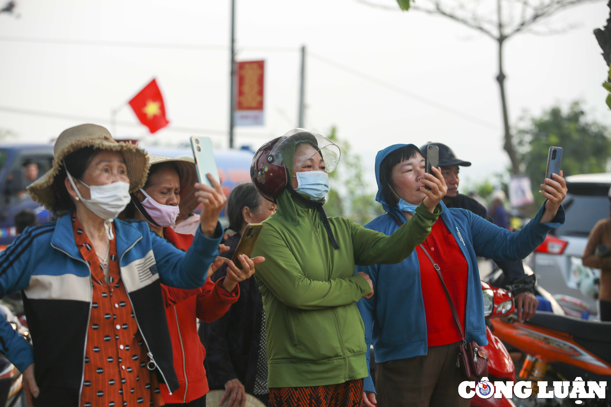 nghe an hang nghin nguoi hao huc ngam nhin man bieu dien du luon hinh 5