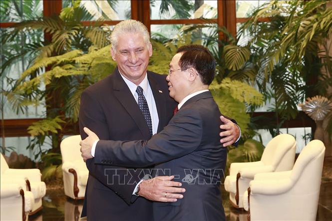 chu tich quoc hoi vuong dinh hue hoi kien dai tuong raul castro ruz va bi thu thu nhat chu tich cuba miguel diaz canel hinh 2