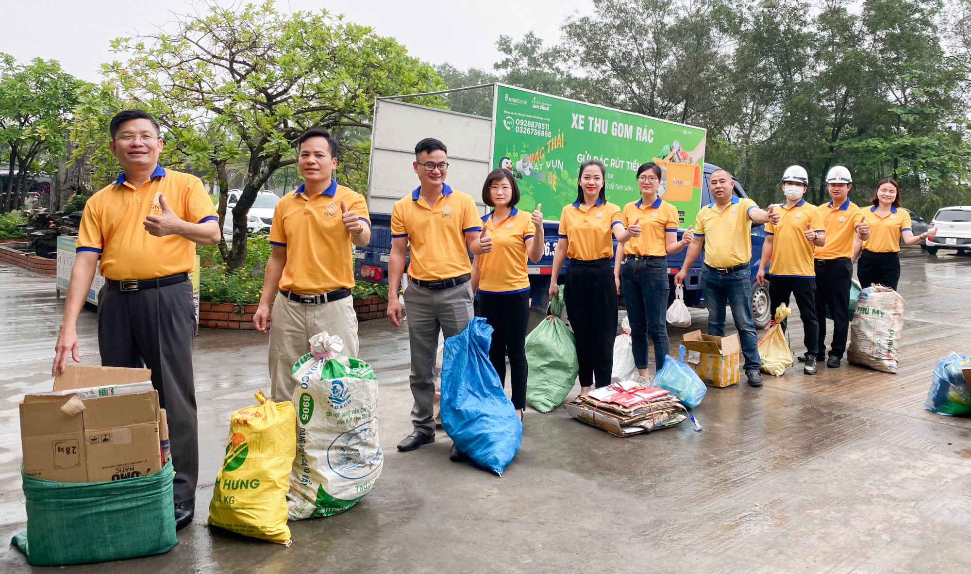 Phát động phong trào để mọi cán bộ công nhân trong Công ty tham gia “Gửi rác - Rút tiền”  .