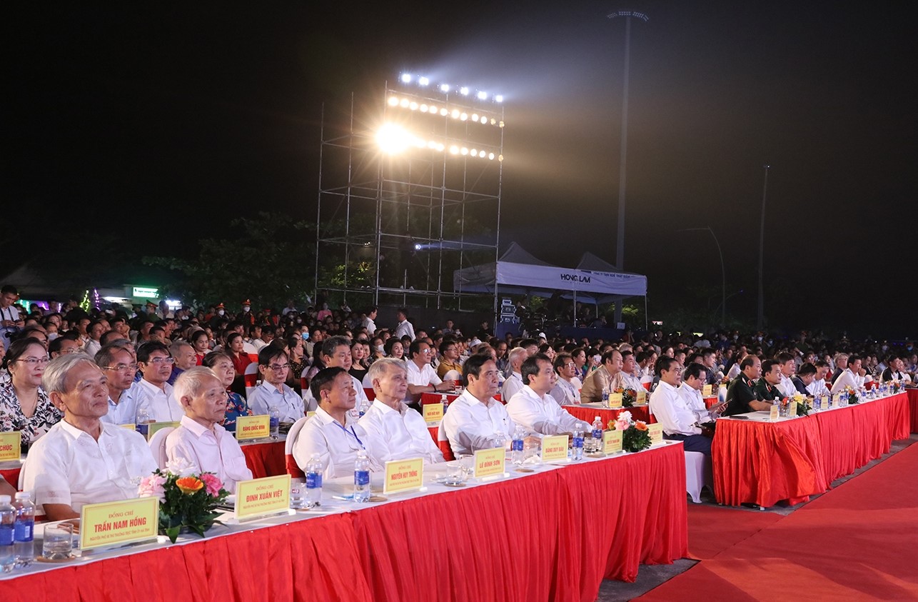 khai truong du lich bien ha tinh trang tho hoa canh song hinh 1