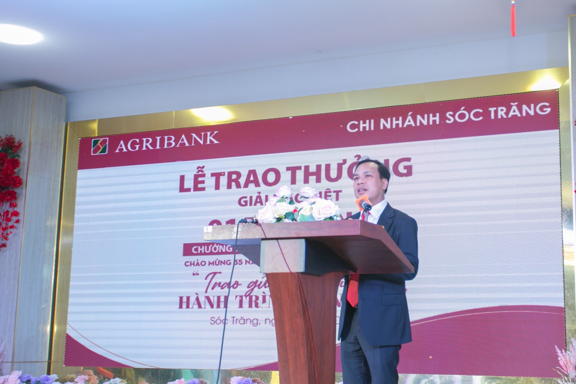 agribank trao thuong giai dac biet 01 ty dong cho khach hang gui tien tai soc trang hinh 2