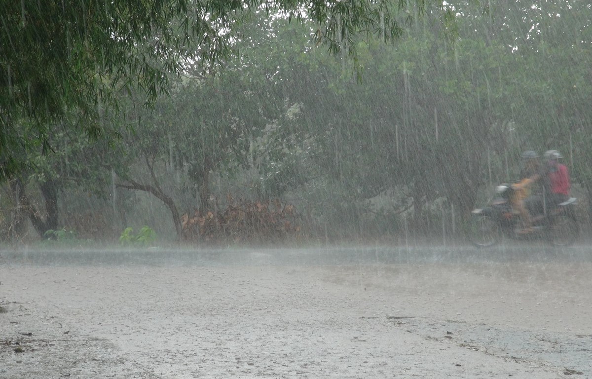 Dự báo thời tiết 26/4/2023: Hà Nội đêm mưa rào rải rác
