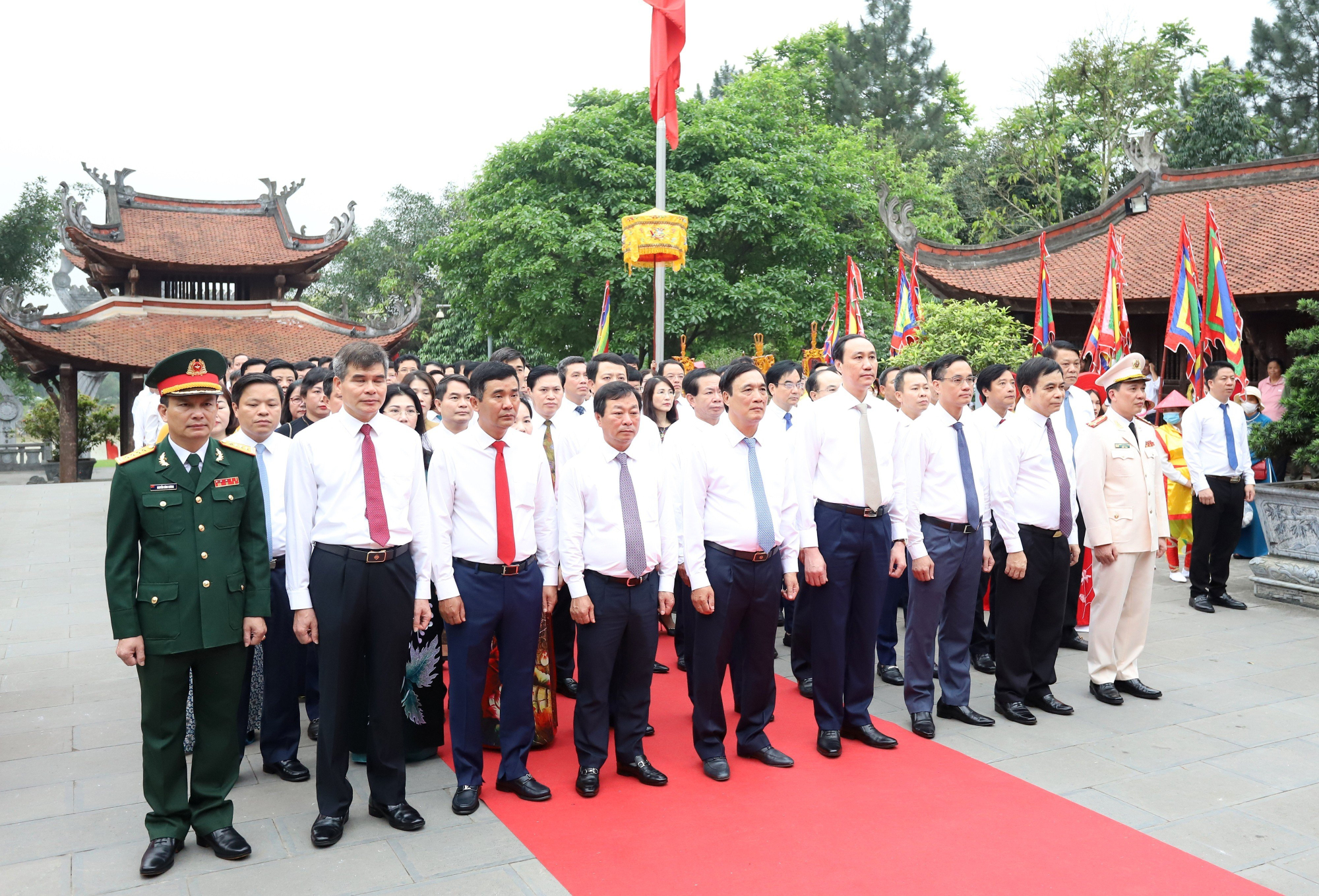 phu tho dang huong tuong niem duc quoc to lac long quan va to mau au co hinh 1