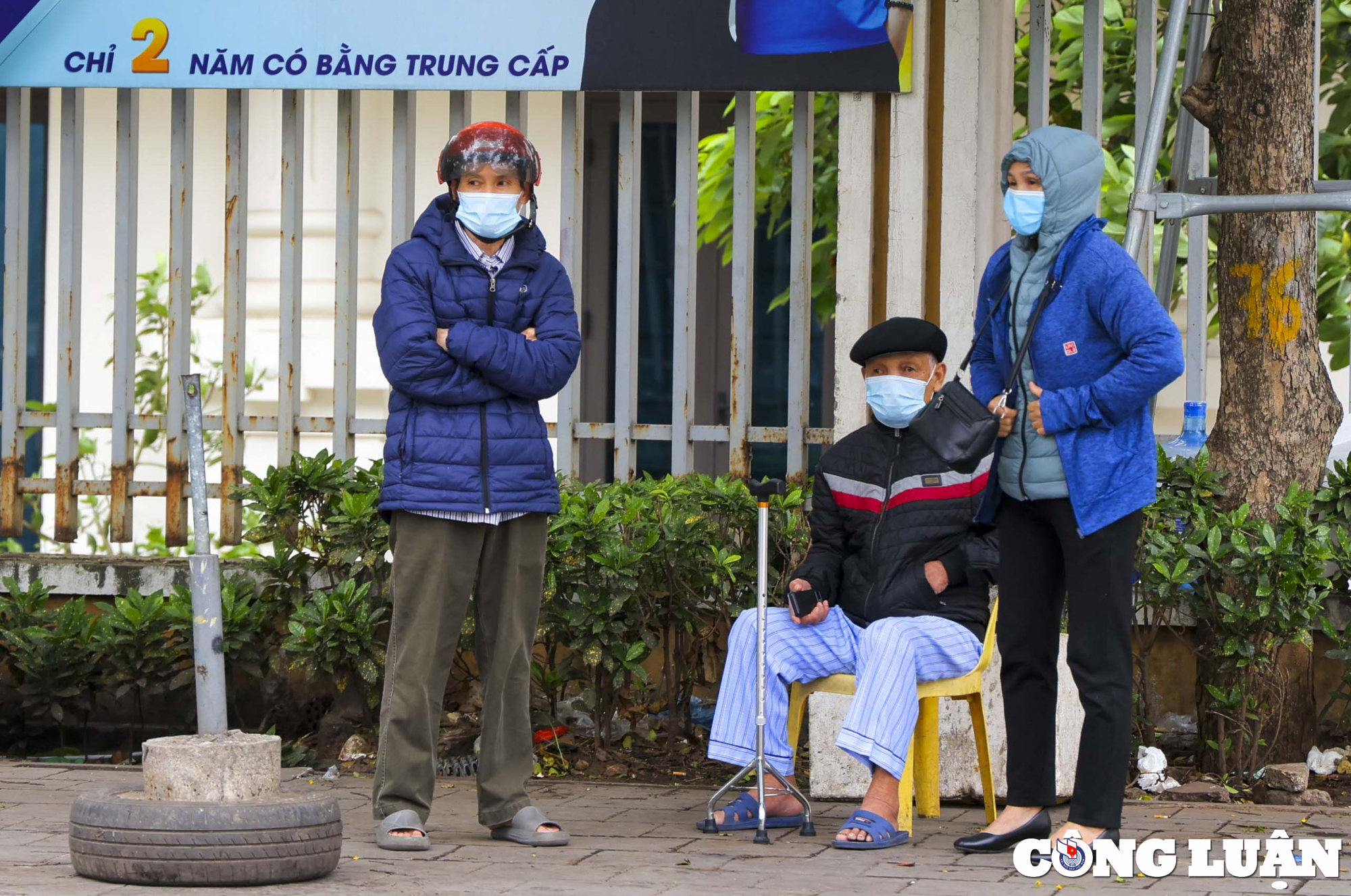 ha noi dot ngot tro lanh nguoi dan co ro ao am ra duong hinh 6