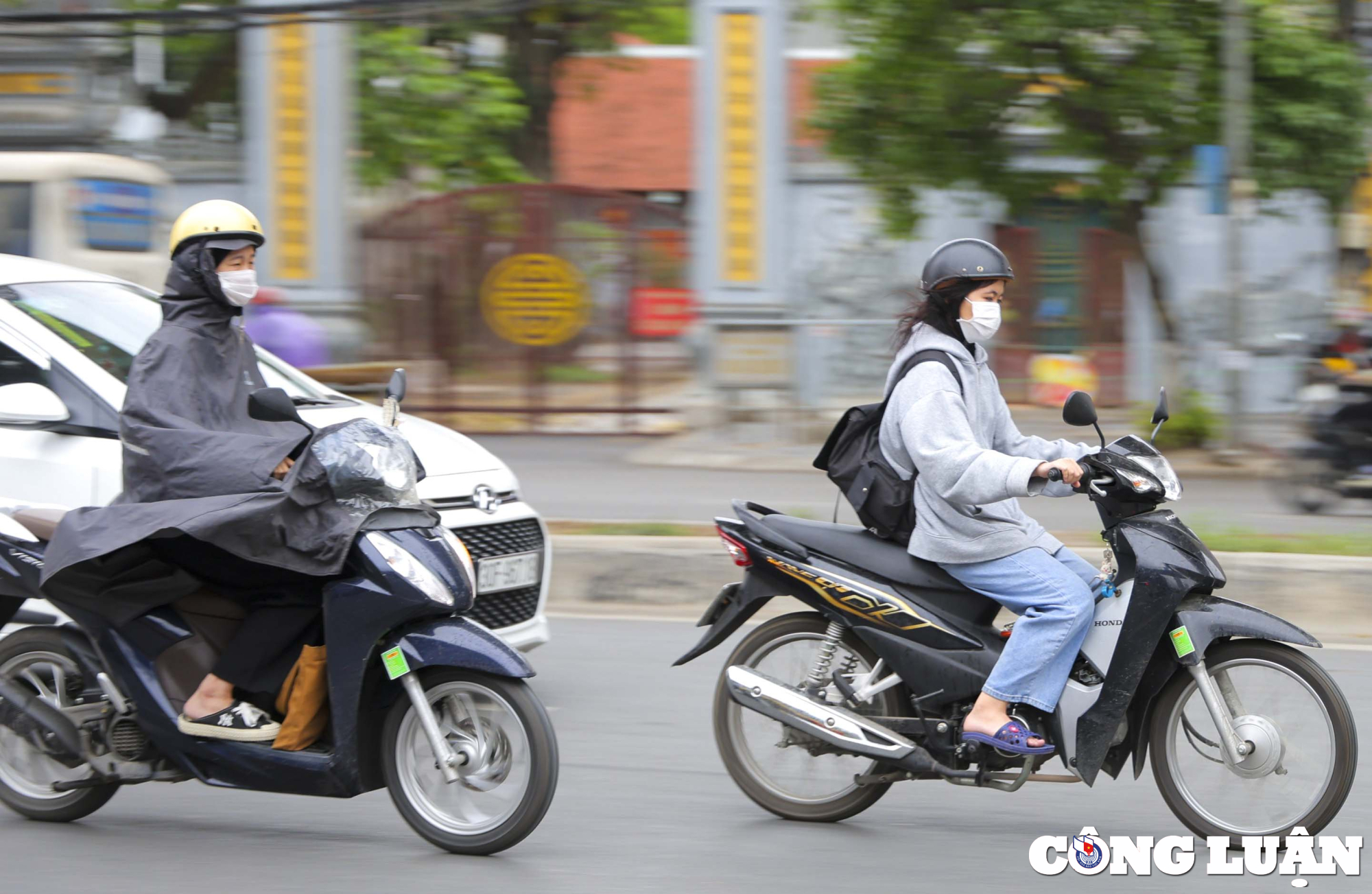 ha noi dot ngot tro lanh nguoi dan co ro ao am ra duong hinh 2