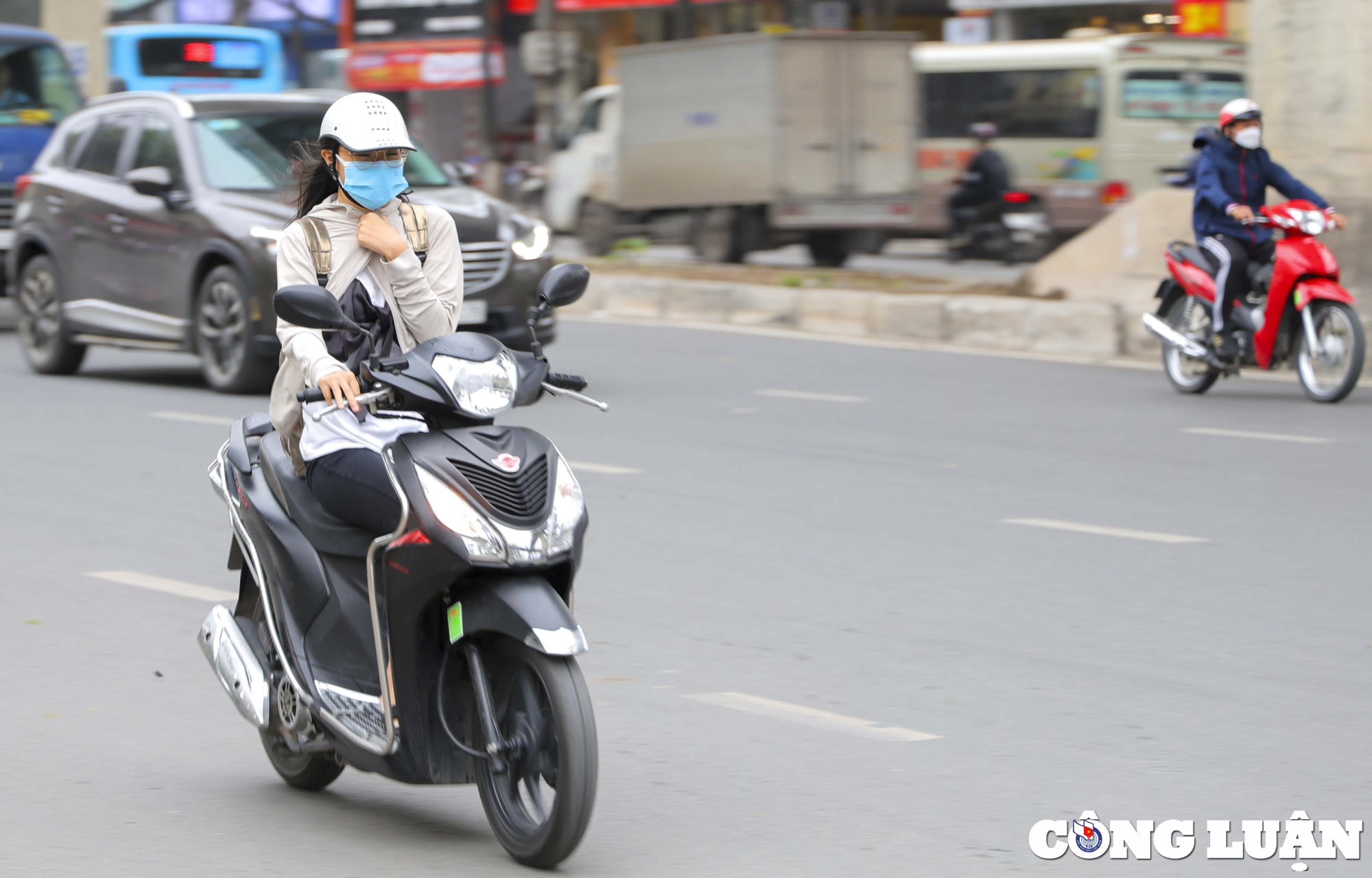 ha noi dot ngot tro lanh nguoi dan co ro ao am ra duong hinh 3