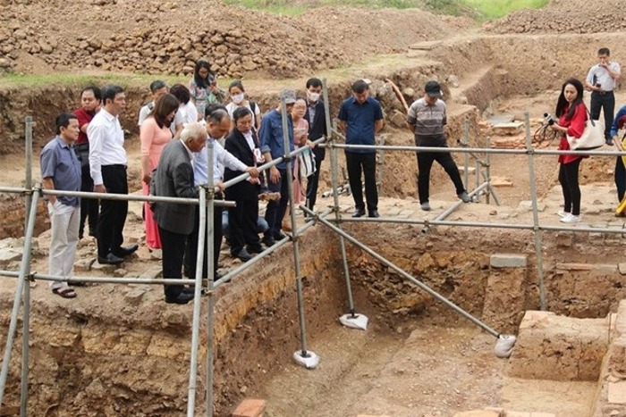 Hố khai quật khảo cổ thuộc khu vực Chính điện Kính Thiên. Ảnh: TPO
