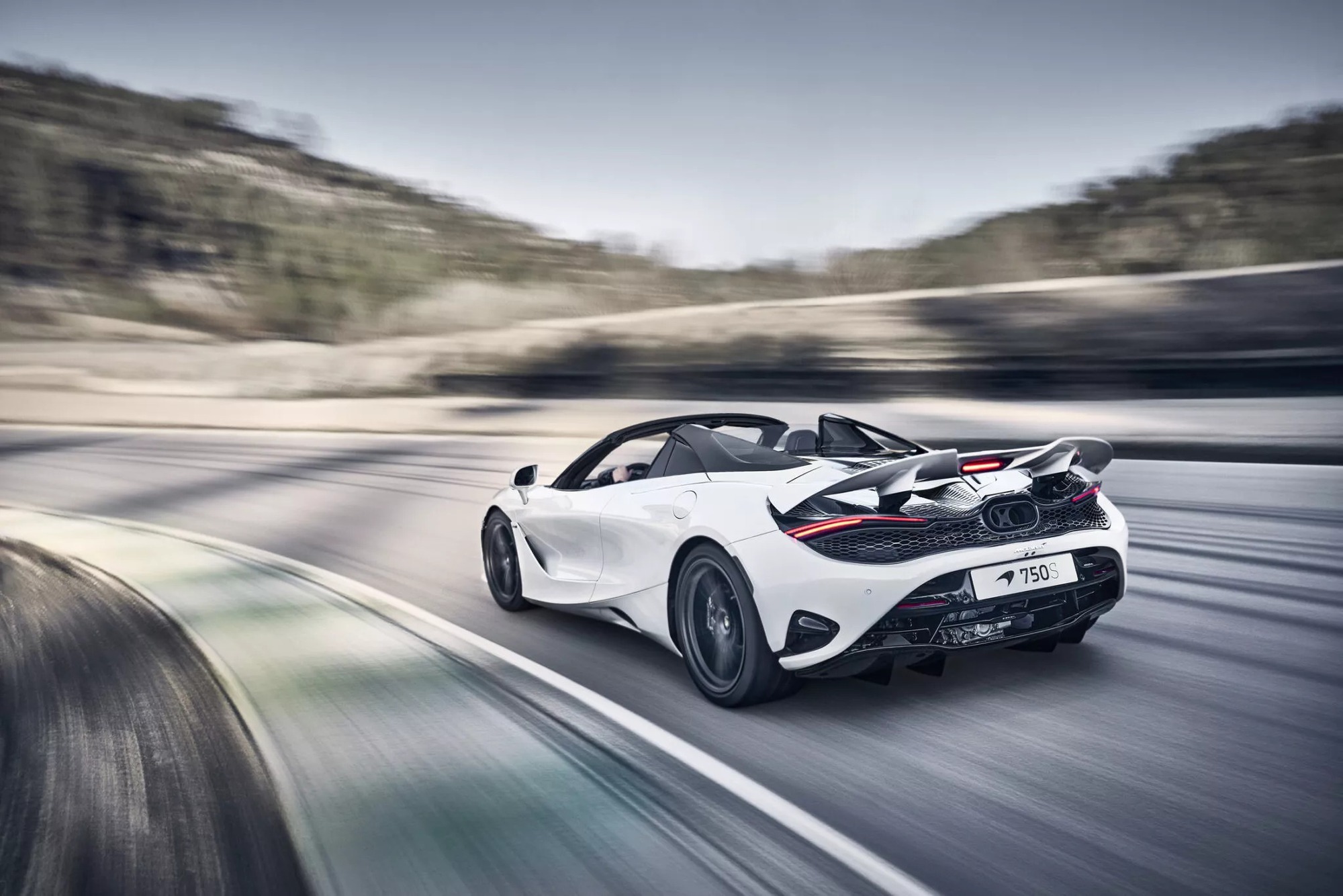 mclaren 750s  mau xe thay the 720s chot gia tu gan 20 ty dong o viet nam hinh 4