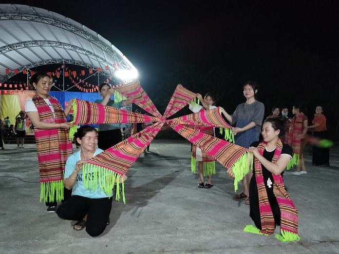 nghia lo nhieu hoat dong kich cau du lich dip nghi le hinh 1