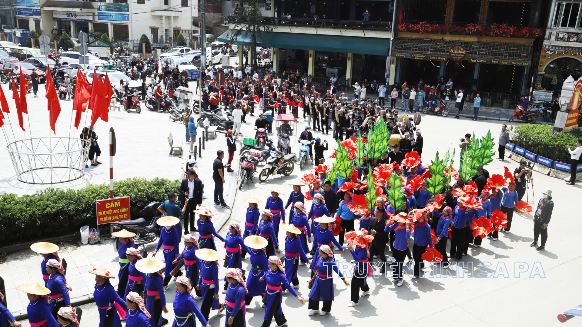 hon 4 trieu bong hong trong le hoi hoa hong sa pa va carnival van hoa tay bac 2023 hinh 1