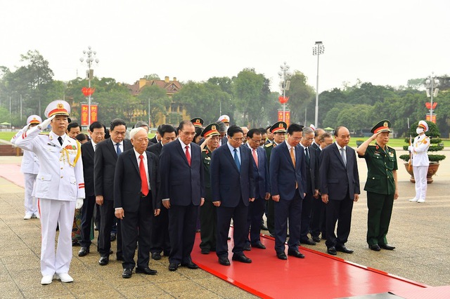 lanh dao dang nha nuoc vao lang vieng chu tich ho chi minh dang huong tuong niem cac anh hung liet si hinh 2