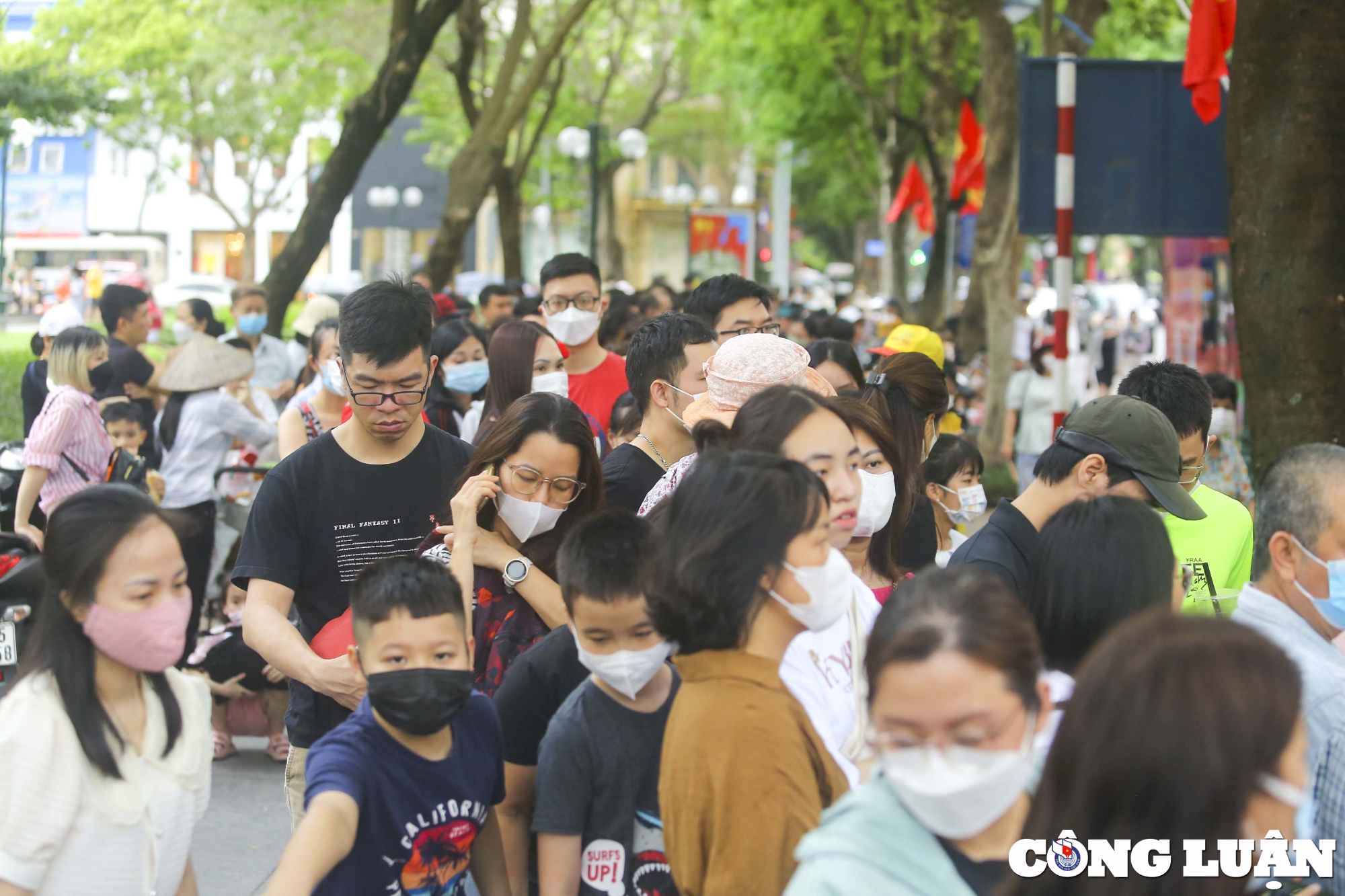 ha noi hang nghin nguoi xep hang dai cho di xe buyt hai tang mien phi hinh 7