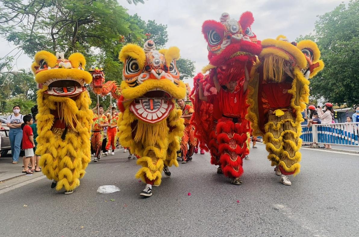 doc dao le hoi quang dien duong pho tai festival nghe truyen thong hue 2023 hinh 3