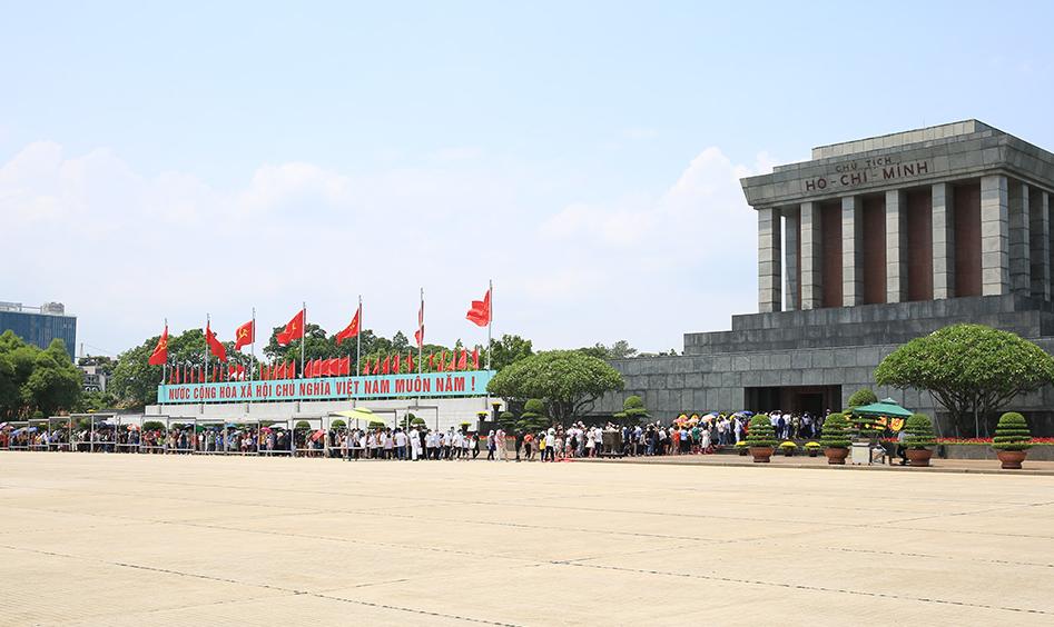 ha noi bo tri 9 diem trong xe phuc vu nguoi dan vao lang vieng bac hinh 1