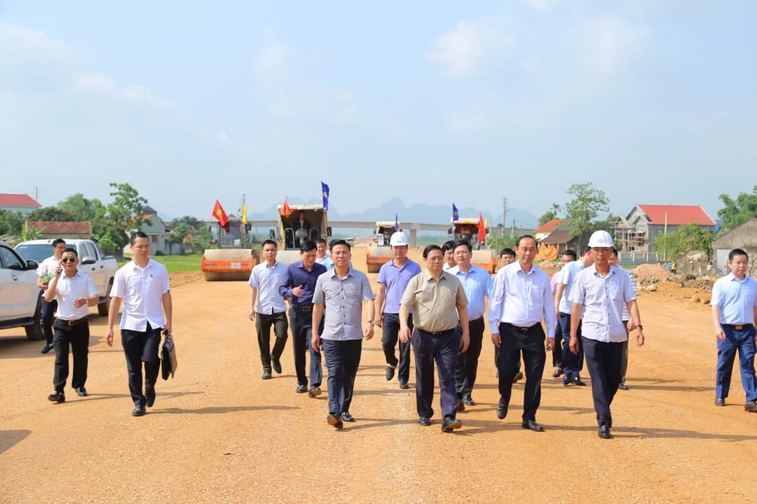 thu tuong pham minh chinh kiem tra tien do tuyen cao toc bac  nam doan qua tinh thanh hoa hinh 1