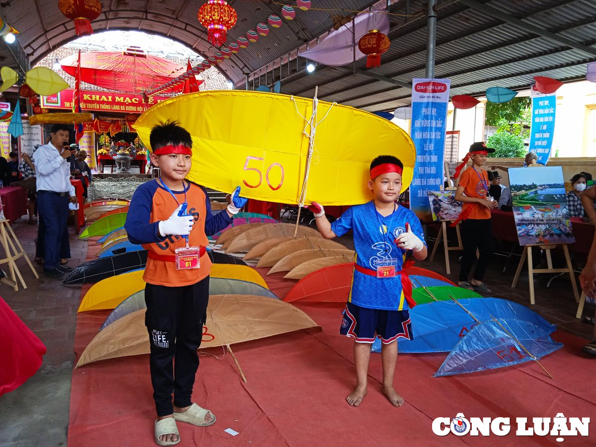 ve ba duong noi xem cac em thieu nhi hao hung thi tha dieu hinh 2