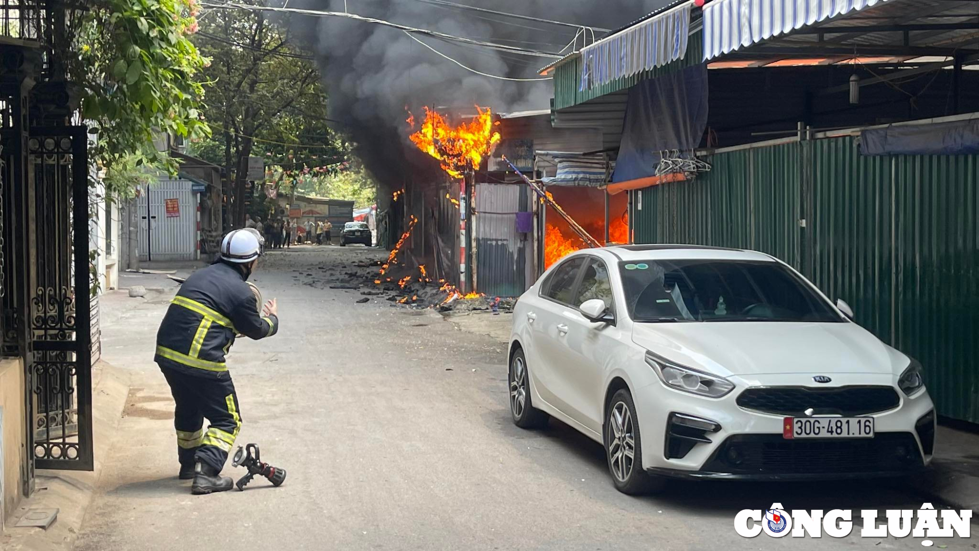 bai xe boc chay giua troi nang nong o ha noi nhieu o to xe may bi thieu rui hinh 3