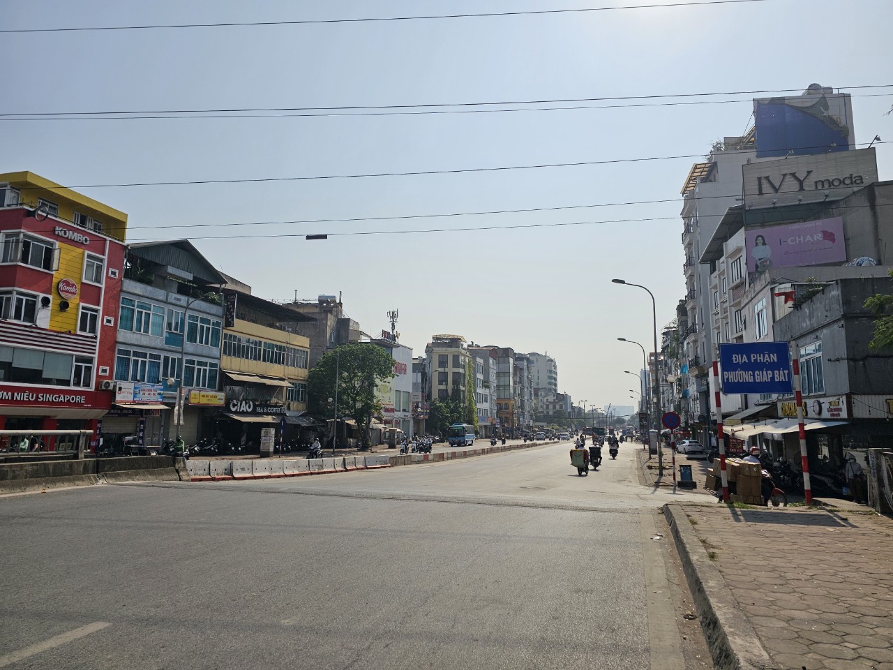 tuyen duong khong mot bong cay tai ha noi nguoi dan vi nhu cai long chao hinh 1