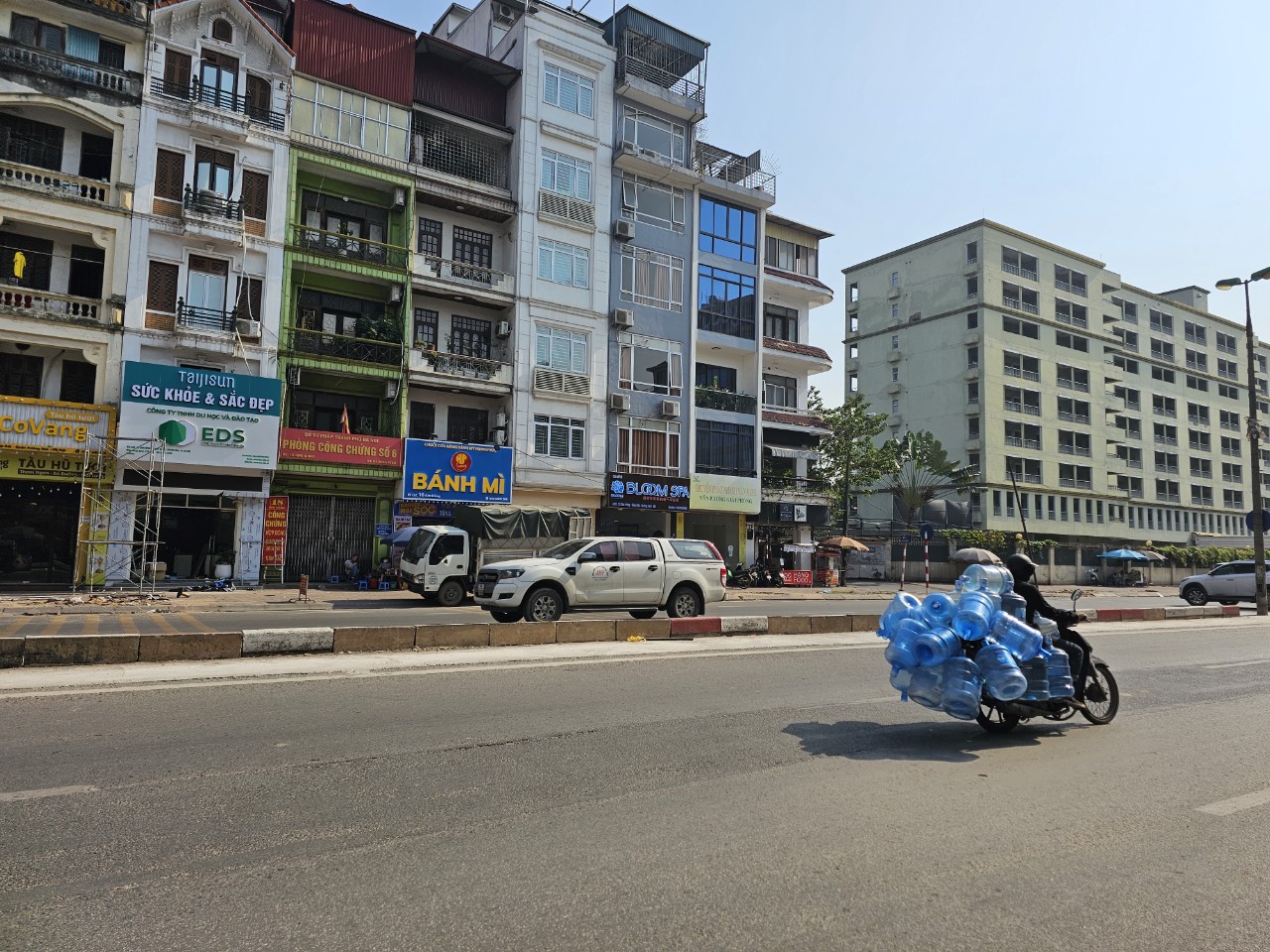 tuyen duong khong mot bong cay tai ha noi nguoi dan vi nhu cai long chao hinh 3