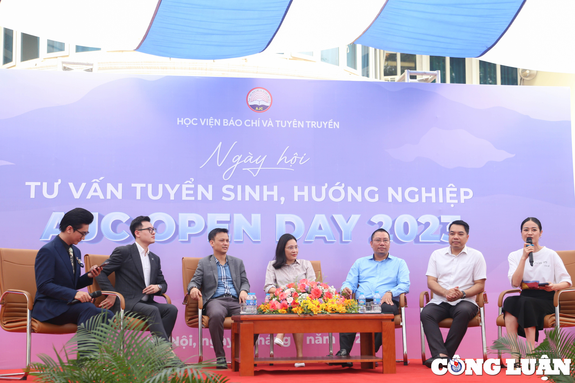 ngam nhin nhan sac dan nu sinh chiem song trong ngay hoi tu van tuyen sinh ajc open 2023 hinh 1