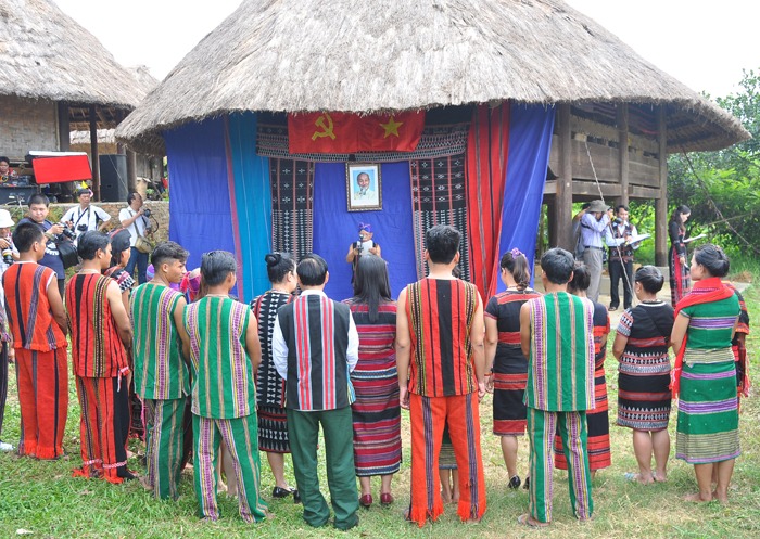 tai hien nghi le dat ten ho ho cua dan toc ta oi tai lang van hoa hinh 1