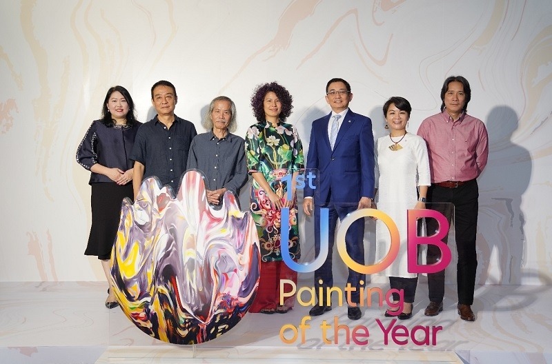 Hội đồng giám khảo cuộc thi UOB Painting of the Year tại Việt Nam gồm những nghệ sĩ danh tiếng. Ảnh: BTC