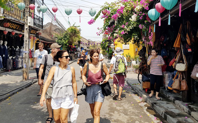 Chính phủ xem xét mở rộng các nước miễn thị thực nhập cảnh vào Việt Nam để thúc đẩy tăng trưởng du lịch.