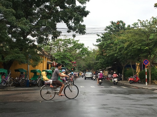 hoi an mo rong khong gian pho danh cho nguoi di bo va xe khong dong co hinh 2