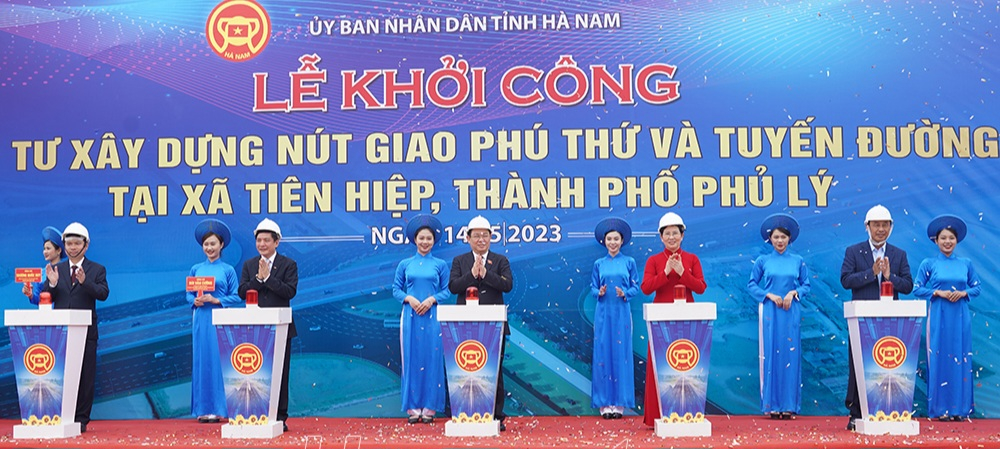 chu tich quoc hoi vuong dinh hue du le khoi cong du an nut giao phu thu tai ha nam hinh 1