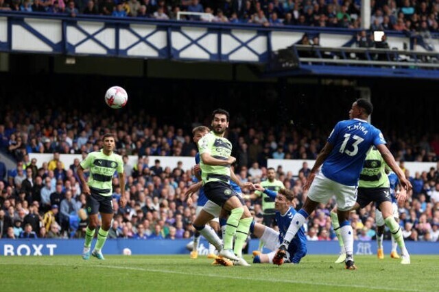 haaland va gundogan toa sang man city vung ngoi dau ngoai hang anh hinh 2