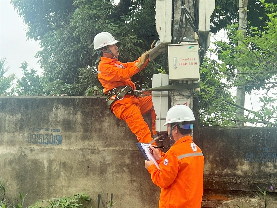 cap dien mua nang nong rat kho khan evn de nghi cac dia phuong chi dao tiet kiem dien hinh 2