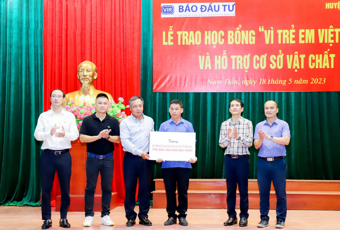 bao dau tu trao 150 suat hoc bong cho hoc sinh ngheo huyen nam dan va hung nguyen tinh nghe an hinh 1