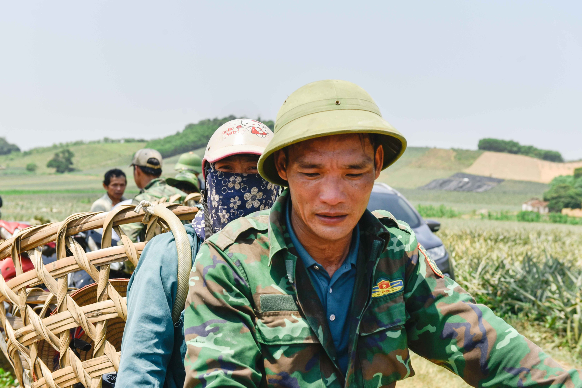 nguoi nong dan dam mo hoi duoi nang nong cao do hinh 2