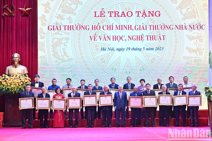 128 tac gia dong tac gia duoc trao giai thuong ho chi minh giai thuong nha nuoc ve van hoc nghe thuat hinh 3