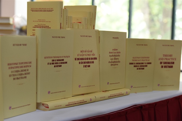 Cuốn sách của Tổng Bí thư Nguyễn Phú Trọng được xuất bản bằng 7 ngoại ngữ.