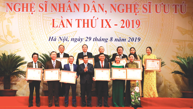 danh hieu nghe si nhan dan phai co tu 2 giai vang quoc gia hinh 1