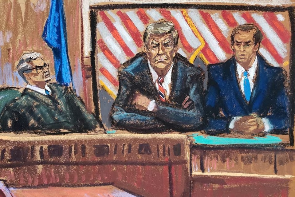 Tranh vẽ cựu Tổng thống Mỹ Donald Trump xuất hiện cùng với luật sư trong phiên điều trần trực tuyến tại Tòa án Manhattan, New York, Mỹ vào ngày 23 tháng 5 năm 2023. Ảnh: Reuters

