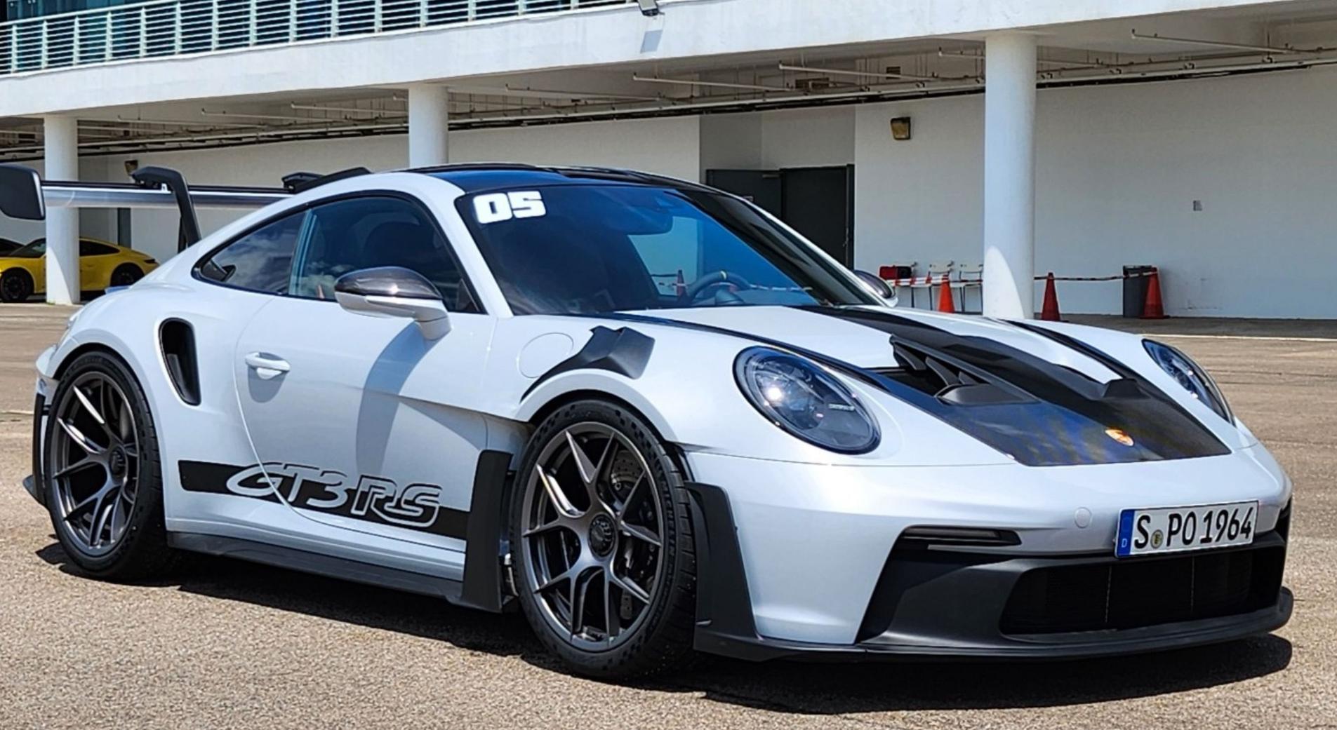 sieu xe porsche 911 gt3 rs 2023 dau tien cap ben dong nam a hinh 1