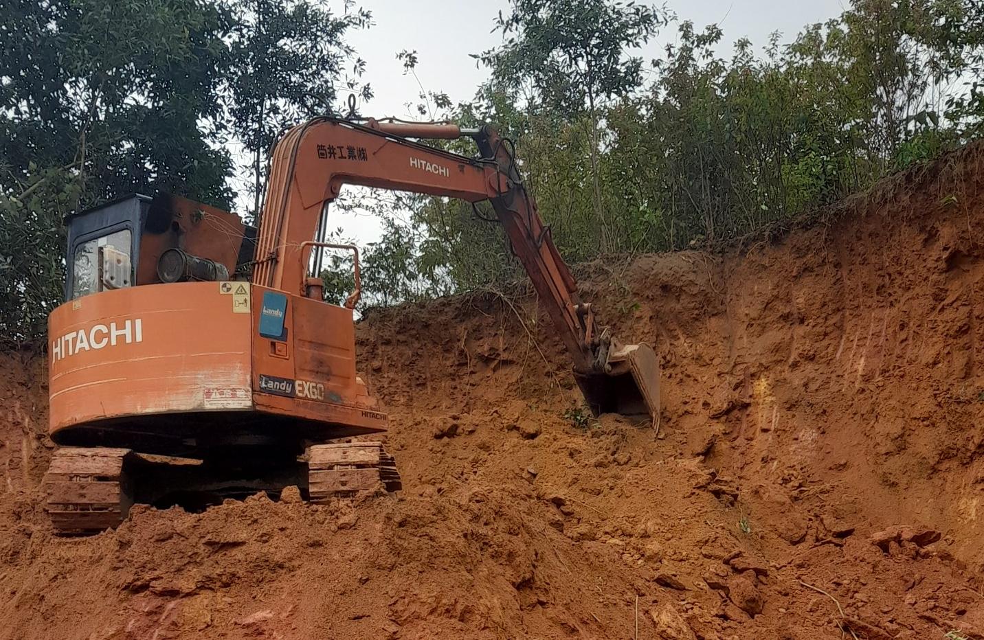 nha thau khai thac dat trai phep de san lap du an duong giao thong tai xa loc tien hinh 1