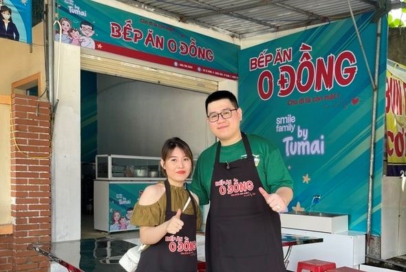 Vợ chồng TikToker Tú Huyền mở quán cơm 0 đồng để phục vụ người dân khó khăn và bệnh nhân nghèo tại TP Vinh.
