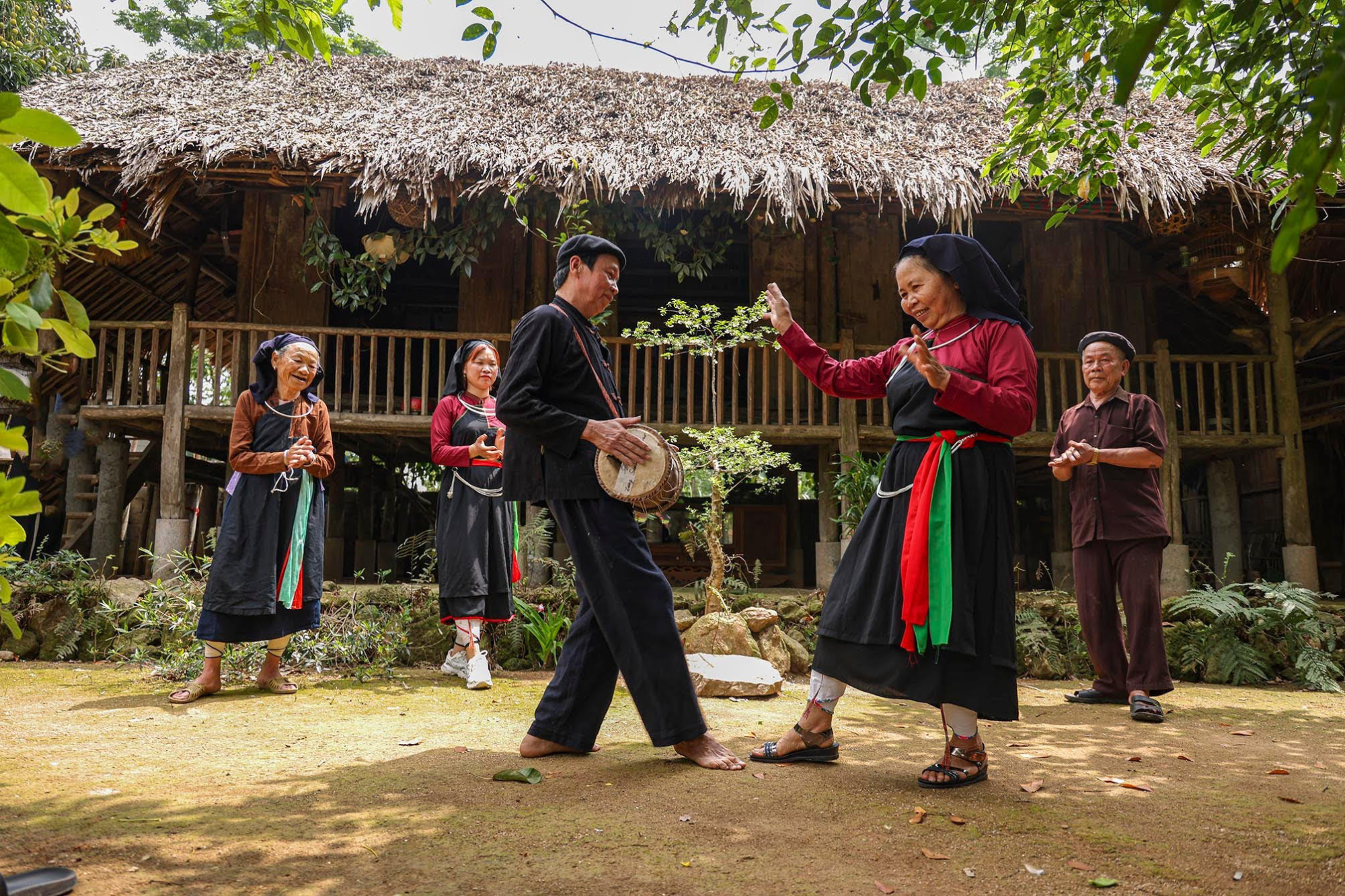 nhan rong lang van hoa kieu mau tai vinh phuc hinh 1