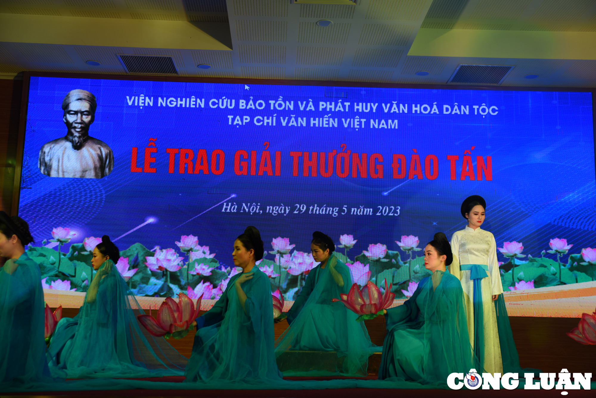 trao giai thuong dao tan cho 5 don vi nghe thuat va 15 van nghe si xuat sac hinh 8